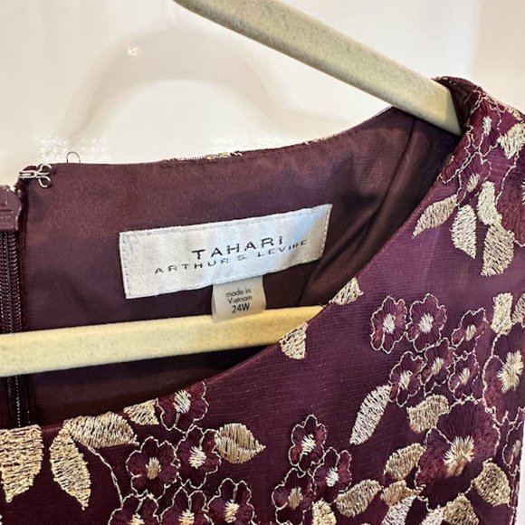Tahari Women's Plus 24W Burgundy/Wine Dress with intricate gold emboidery - Picture 6 of 6